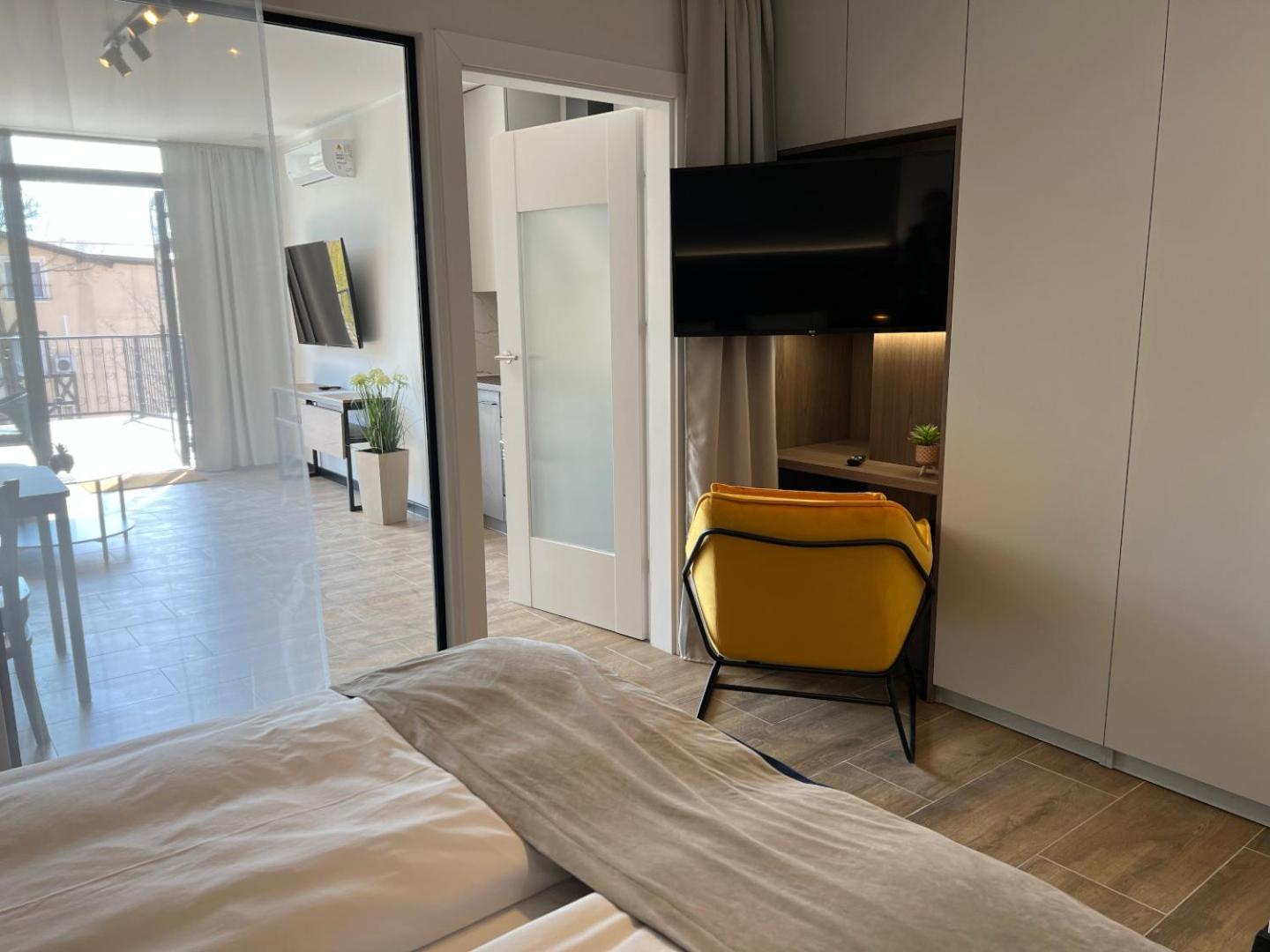 Party Avangarde Apartments City Center Leba Exterior photo